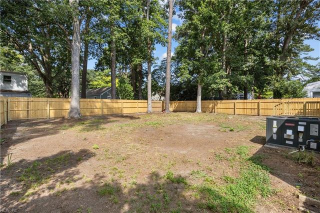 8239 Redwood CIR, Norfolk, VA 23518