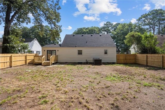 8239 Redwood CIR, Norfolk, VA 23518