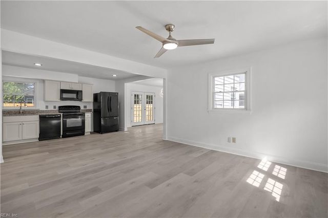 8239 Redwood CIR, Norfolk, VA 23518