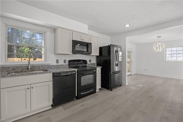 8239 Redwood CIR, Norfolk, VA 23518