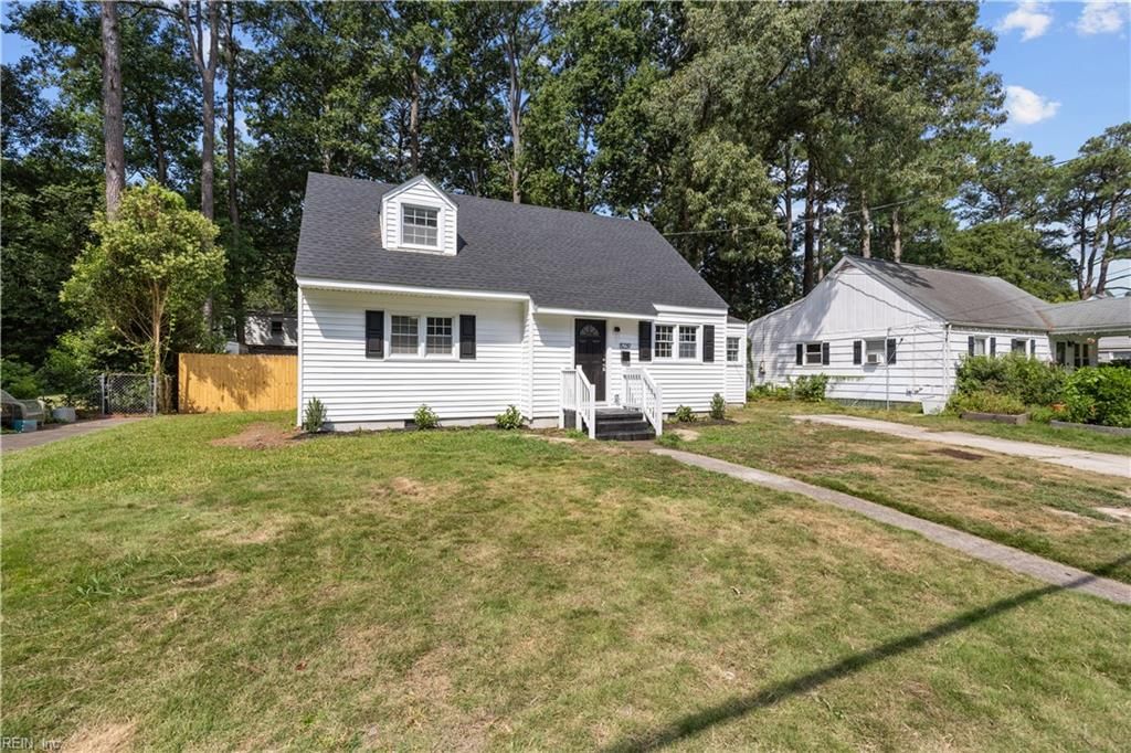 8239 Redwood CIR, Norfolk, VA 23518
