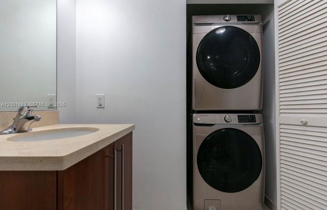 1111 SW 1st Ave 3222-N, Miami, FL 33130