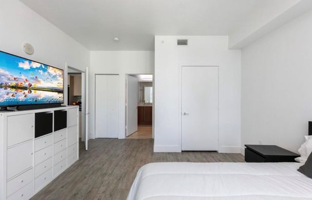 1111 SW 1st Ave 3222-N, Miami, FL 33130