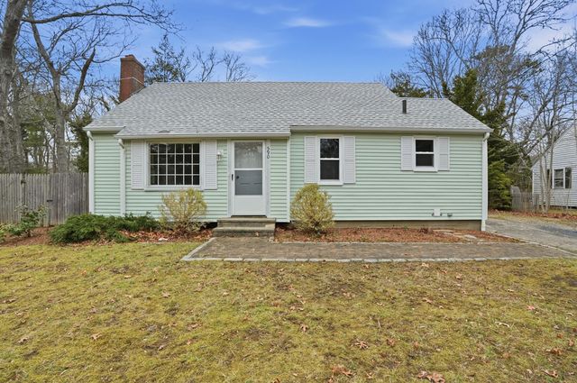 590 Sandwich Road, Teaticket, MA 02536