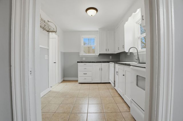 590 Sandwich Road, Teaticket, MA 02536