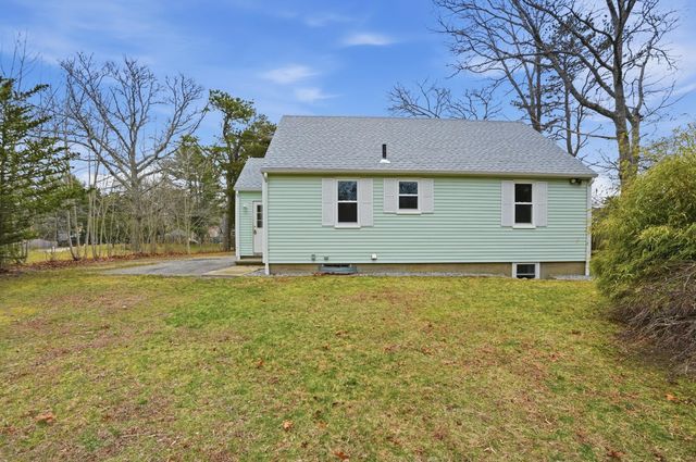 590 Sandwich Road, Teaticket, MA 02536
