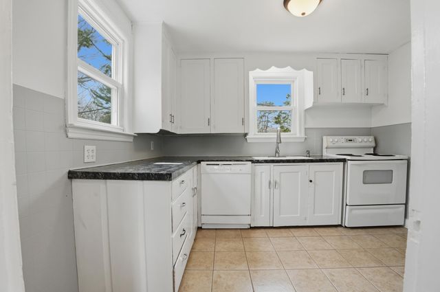 590 Sandwich Road, Teaticket, MA 02536