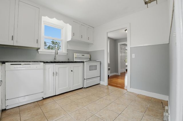 590 Sandwich Road, Teaticket, MA 02536