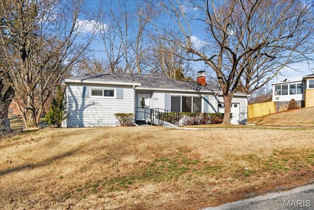 33 Lakewood Drive, Belleville, IL 62223