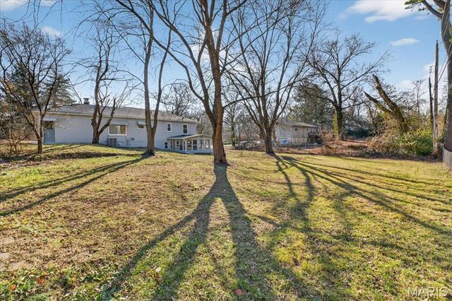 33 Lakewood Drive, Belleville, IL 62223