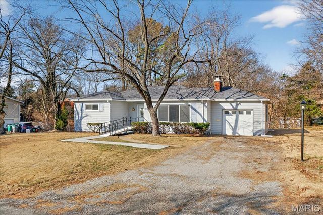 33 Lakewood Drive, Belleville, IL 62223