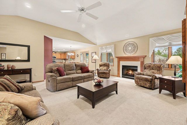 2045 Meadowdale Drive NW, Grand Rapids, MI 49504