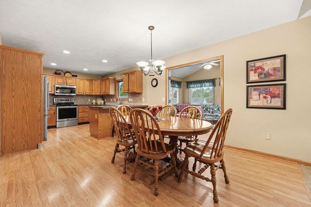 2045 Meadowdale Drive NW, Grand Rapids, MI 49504