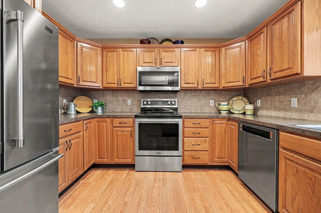2045 Meadowdale Drive NW, Grand Rapids, MI 49504