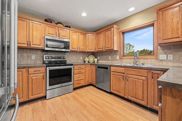 2045 Meadowdale Drive NW, Grand Rapids, MI 49504
