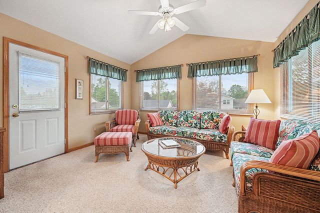 2045 Meadowdale Drive NW, Grand Rapids, MI 49504