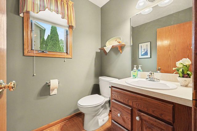 2045 Meadowdale Drive NW, Grand Rapids, MI 49504
