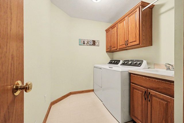 2045 Meadowdale Drive NW, Grand Rapids, MI 49504