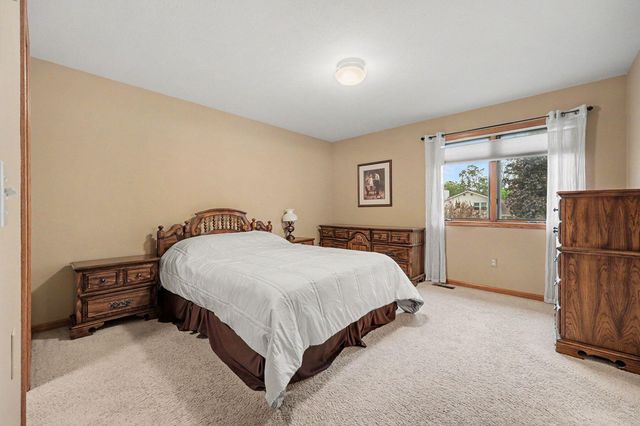 2045 Meadowdale Drive NW, Grand Rapids, MI 49504