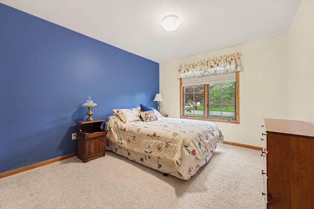 2045 Meadowdale Drive NW, Grand Rapids, MI 49504