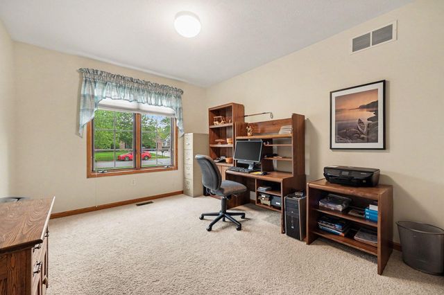 2045 Meadowdale Drive NW, Grand Rapids, MI 49504