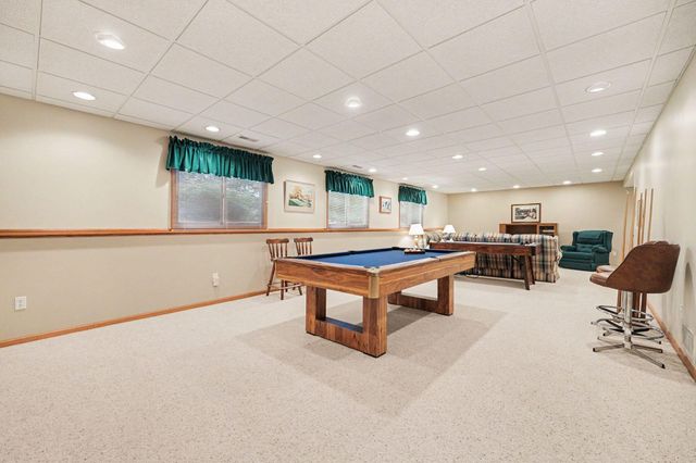 2045 Meadowdale Drive NW, Grand Rapids, MI 49504