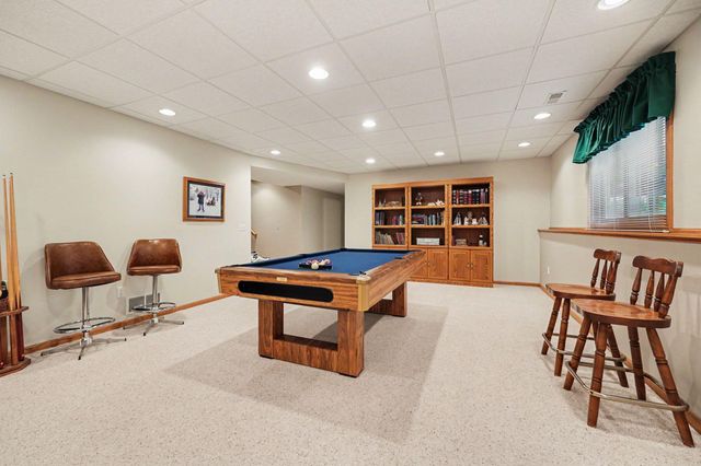 2045 Meadowdale Drive NW, Grand Rapids, MI 49504