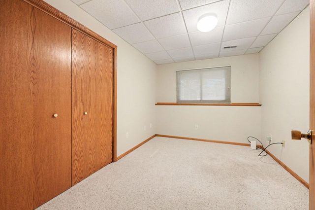2045 Meadowdale Drive NW, Grand Rapids, MI 49504