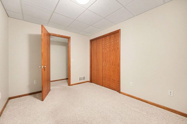 2045 Meadowdale Drive NW, Grand Rapids, MI 49504
