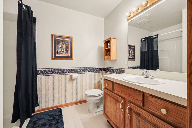 2045 Meadowdale Drive NW, Grand Rapids, MI 49504