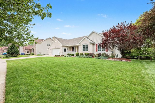 2045 Meadowdale Drive NW, Grand Rapids, MI 49504