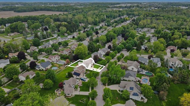 2045 Meadowdale Drive NW, Grand Rapids, MI 49504