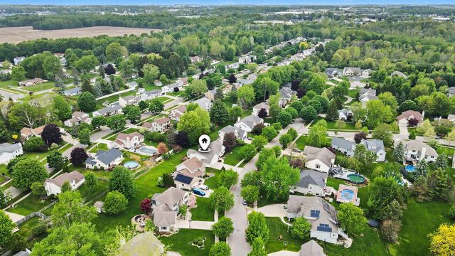2045 Meadowdale Drive NW, Grand Rapids, MI 49504