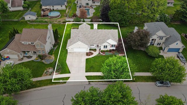 2045 Meadowdale Drive NW, Grand Rapids, MI 49504