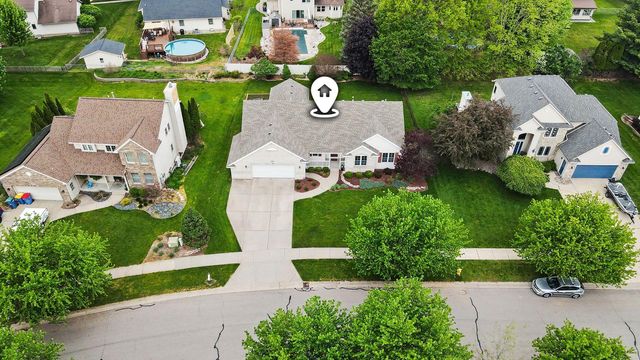 2045 Meadowdale Drive NW, Grand Rapids, MI 49504