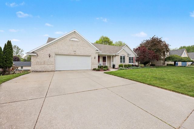 2045 Meadowdale Drive NW, Grand Rapids, MI 49504