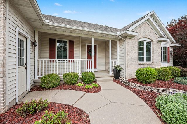 2045 Meadowdale Drive NW, Grand Rapids, MI 49504