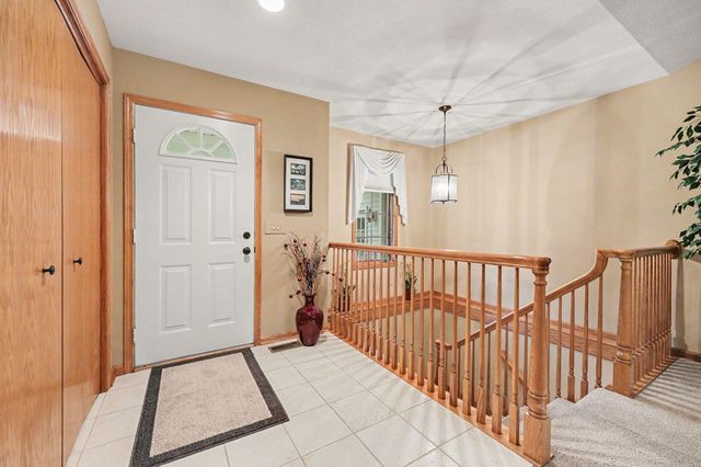 2045 Meadowdale Drive NW, Grand Rapids, MI 49504