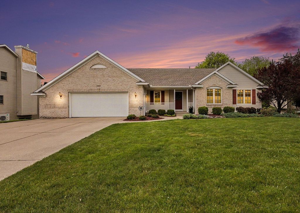 2045 Meadowdale Drive NW, Grand Rapids, MI 49504