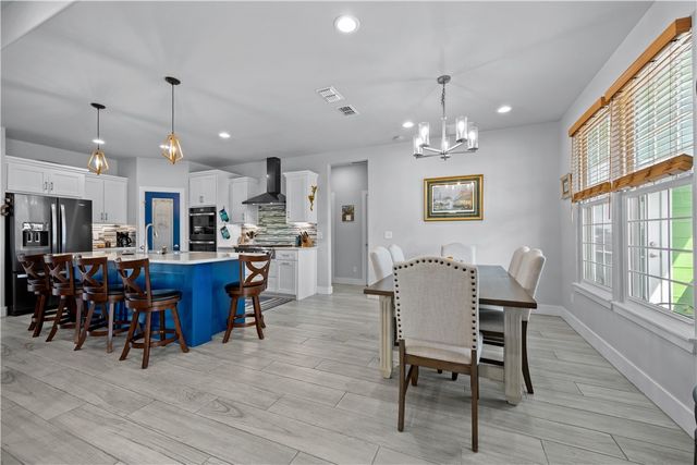 108 Bayshore Dr, Ingleside On The Bay, TX 78362