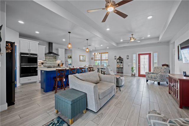 108 Bayshore Dr, Ingleside On The Bay, TX 78362