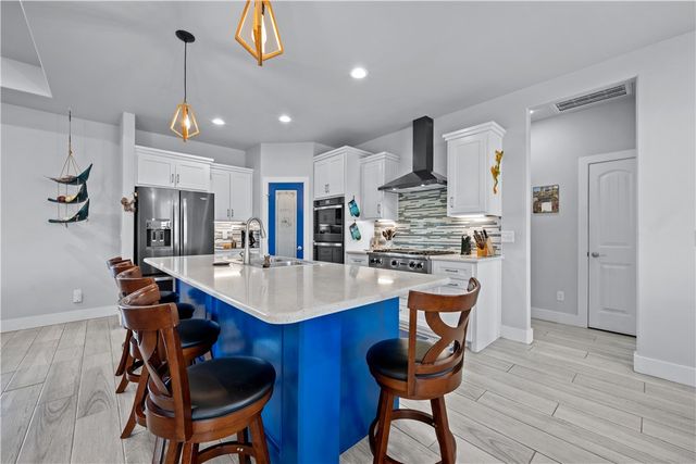 108 Bayshore Dr, Ingleside On The Bay, TX 78362