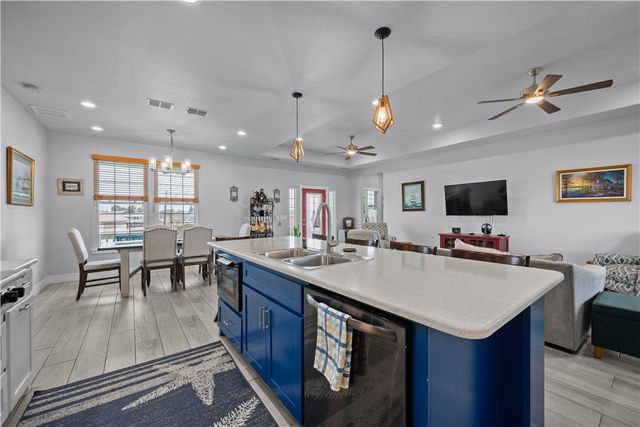 108 Bayshore Dr, Ingleside On The Bay, TX 78362