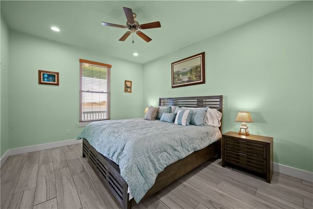 108 Bayshore Dr, Ingleside On The Bay, TX 78362