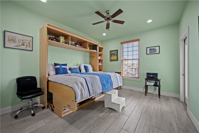 108 Bayshore Dr, Ingleside On The Bay, TX 78362