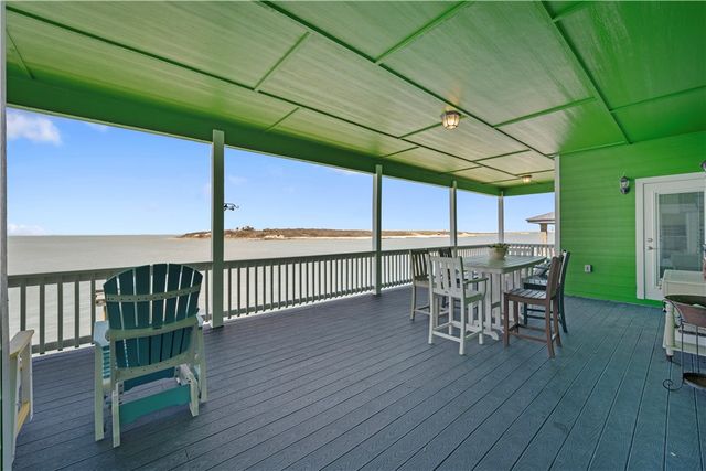 108 Bayshore Dr, Ingleside On The Bay, TX 78362