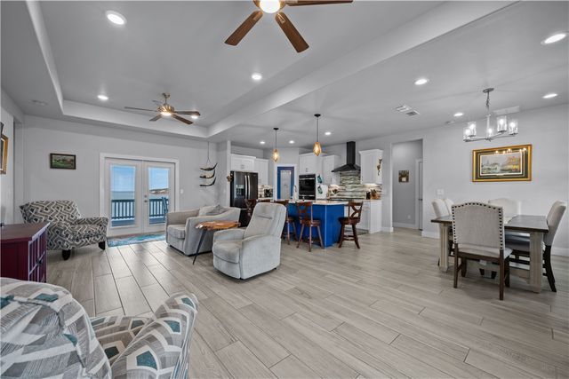 108 Bayshore Dr, Ingleside On The Bay, TX 78362