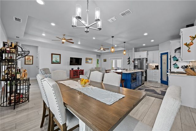 108 Bayshore Dr, Ingleside On The Bay, TX 78362