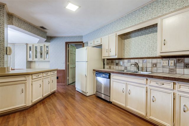 1125 W Lookout Drive, Richardson, TX 75080