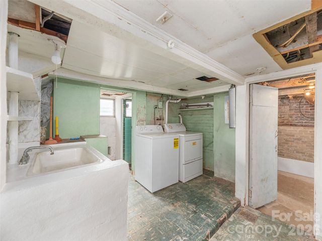 15 Louisiana Avenue, Asheville, NC 28806